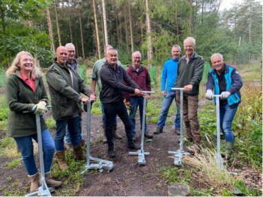 Boswerkgroep aan de slag met nieuwe prunustrekkers