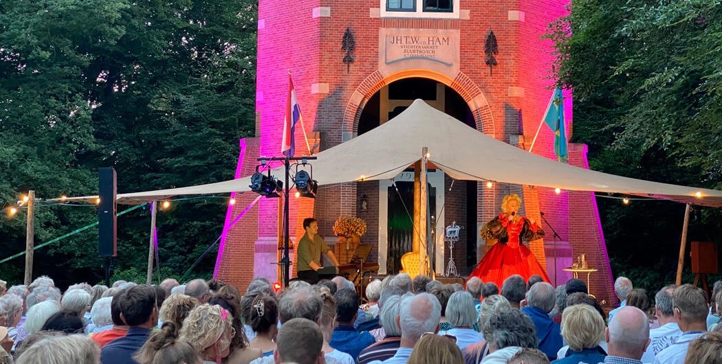 Karin Bloemen en Bernd van den Bos bij De Koepel in Lunteren

